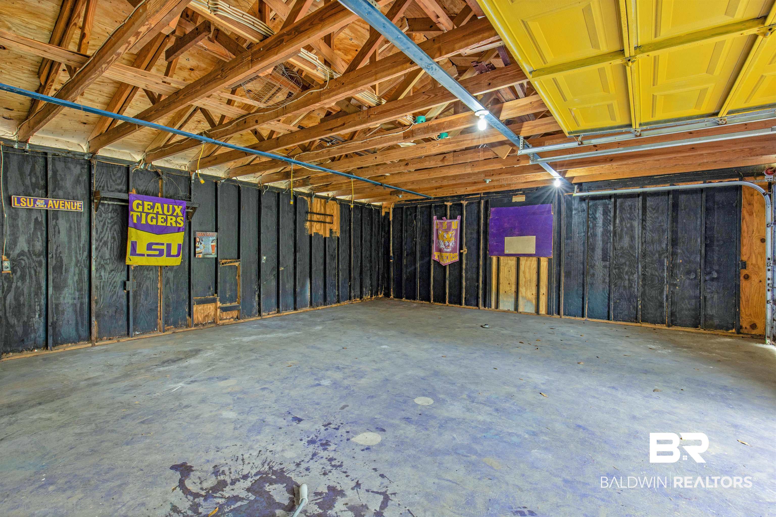 1432 South Polaris Drive Mobile, AL 36693 - Photo 23 of 27 View of garage