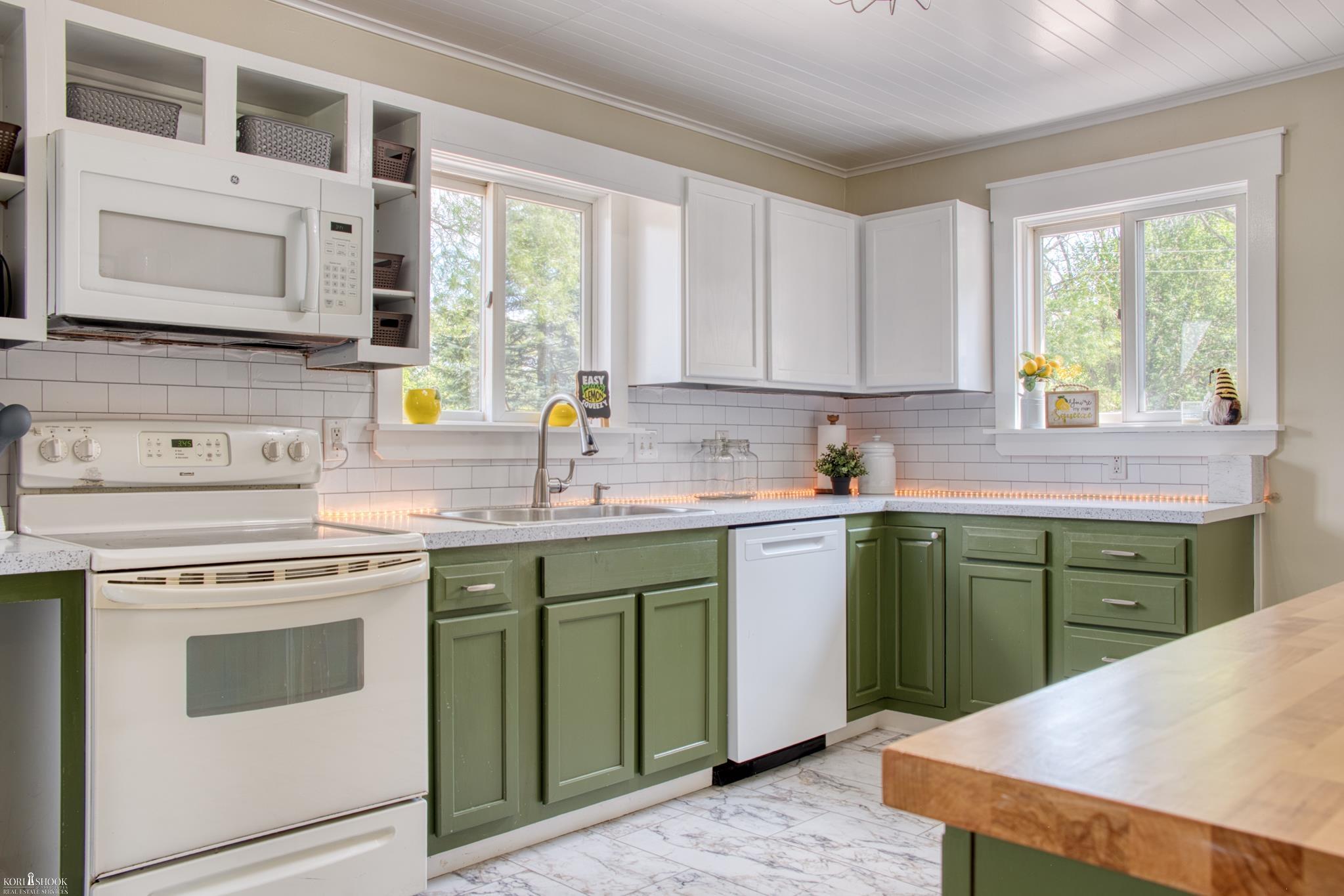 745 Raymond Road Owosso, MI 48867 - Photo 3 of 34 Gallery Image 3