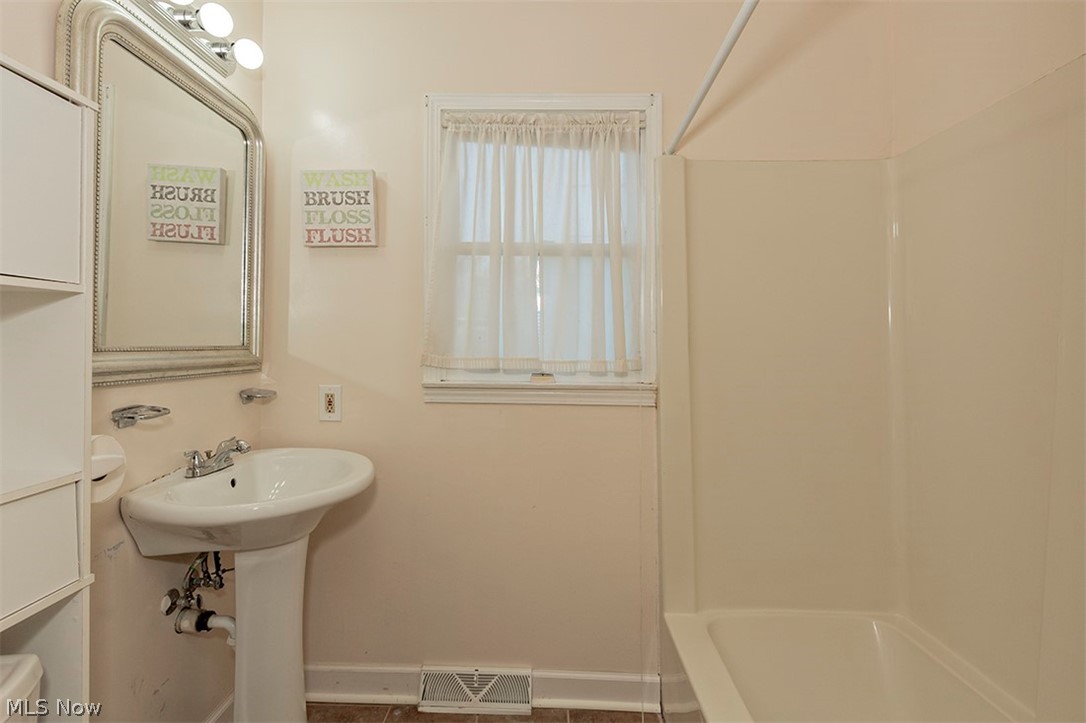 1460 Evanston Road Lyndhurst, OH 44124 - Photo 19 of 35