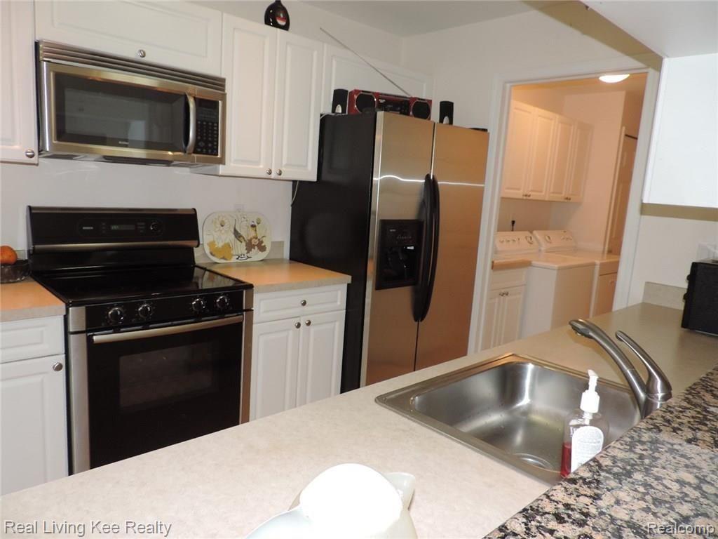 3484 Tremonte Circle Rochester, MI 48306 - Photo 8 of 28 kit2.JPG