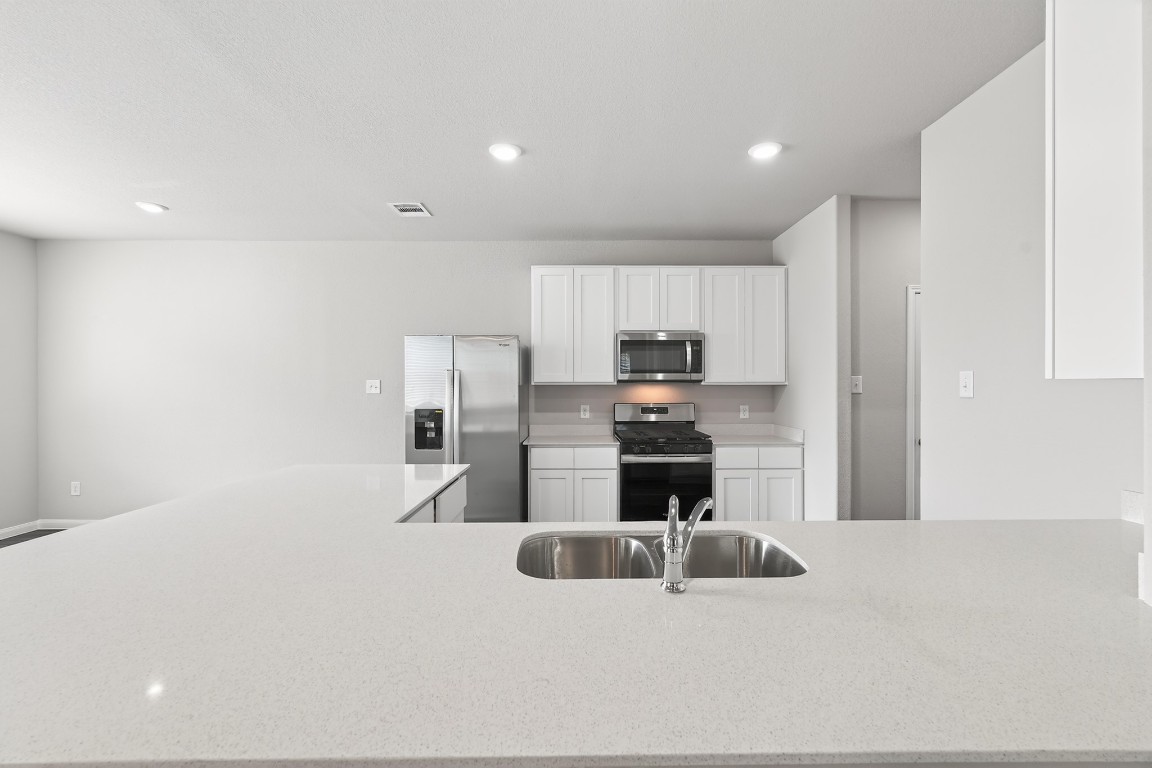 9219 Grace Rdg Drive Willis, TX 77318 - Photo 11 of 36