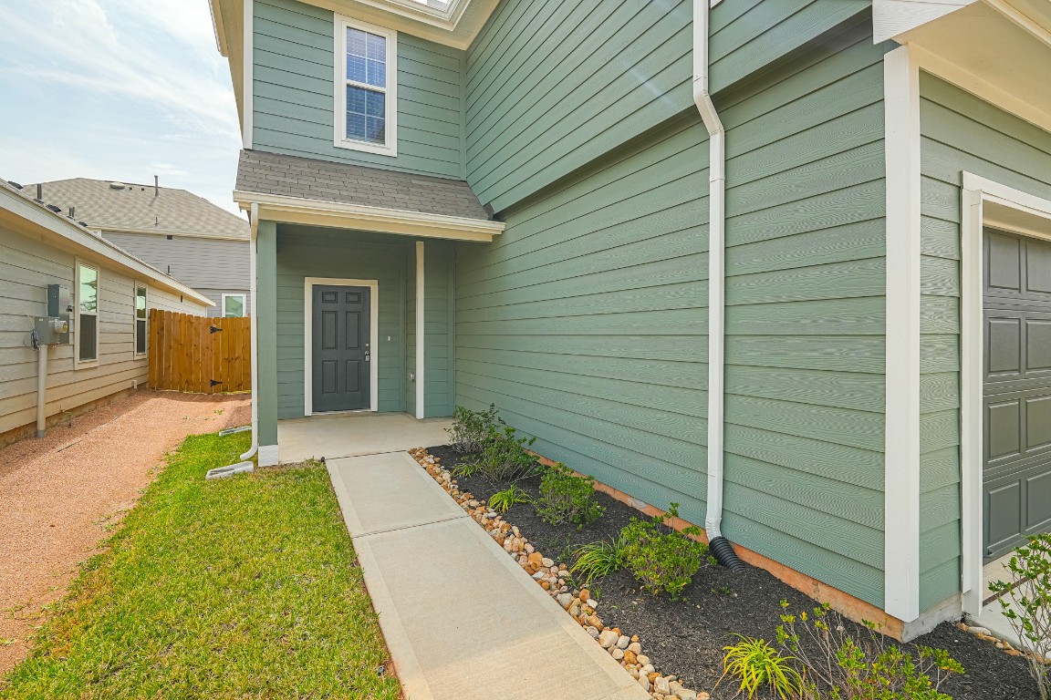 9219 Grace Rdg Drive Willis, TX 77318 - Photo 4 of 36