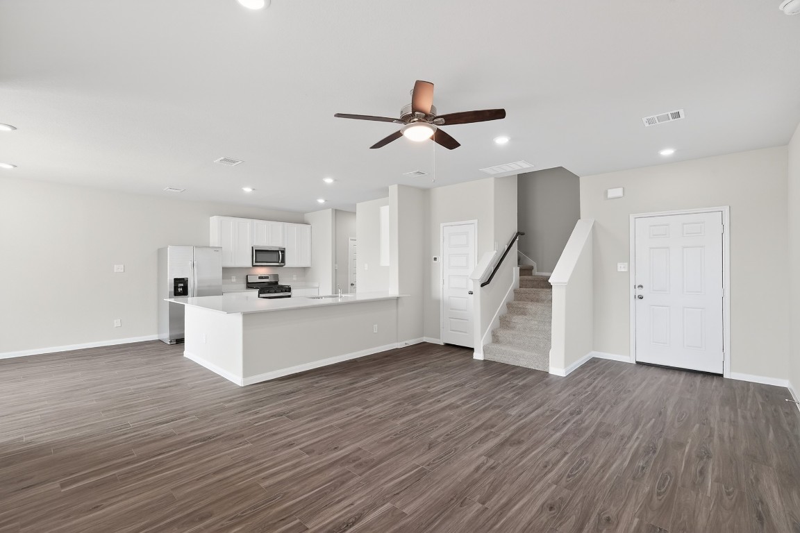 9219 Grace Rdg Drive Willis, TX 77318 - Photo 6 of 36