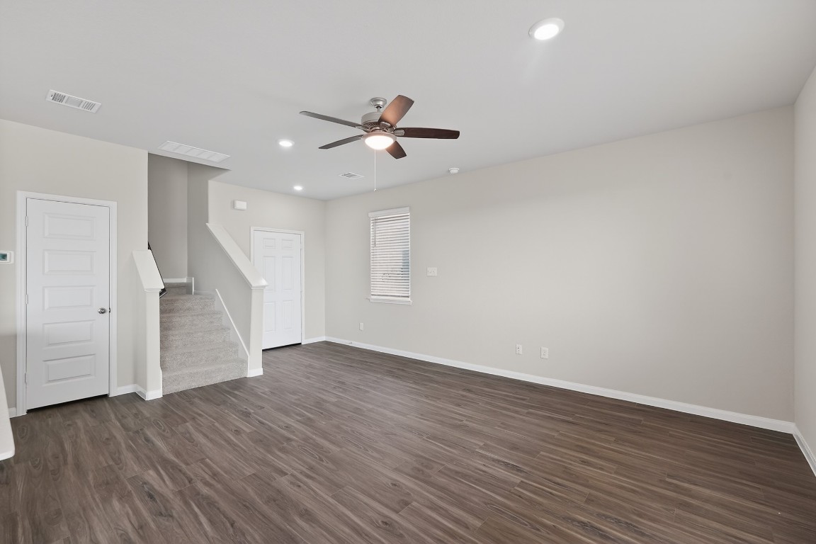 9219 Grace Rdg Drive Willis, TX 77318 - Photo 7 of 36