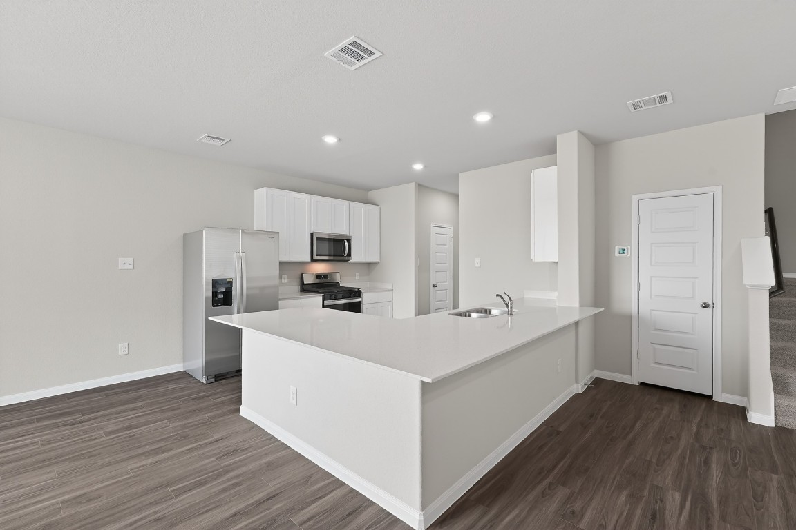 9219 Grace Rdg Drive Willis, TX 77318 - Photo 9 of 36