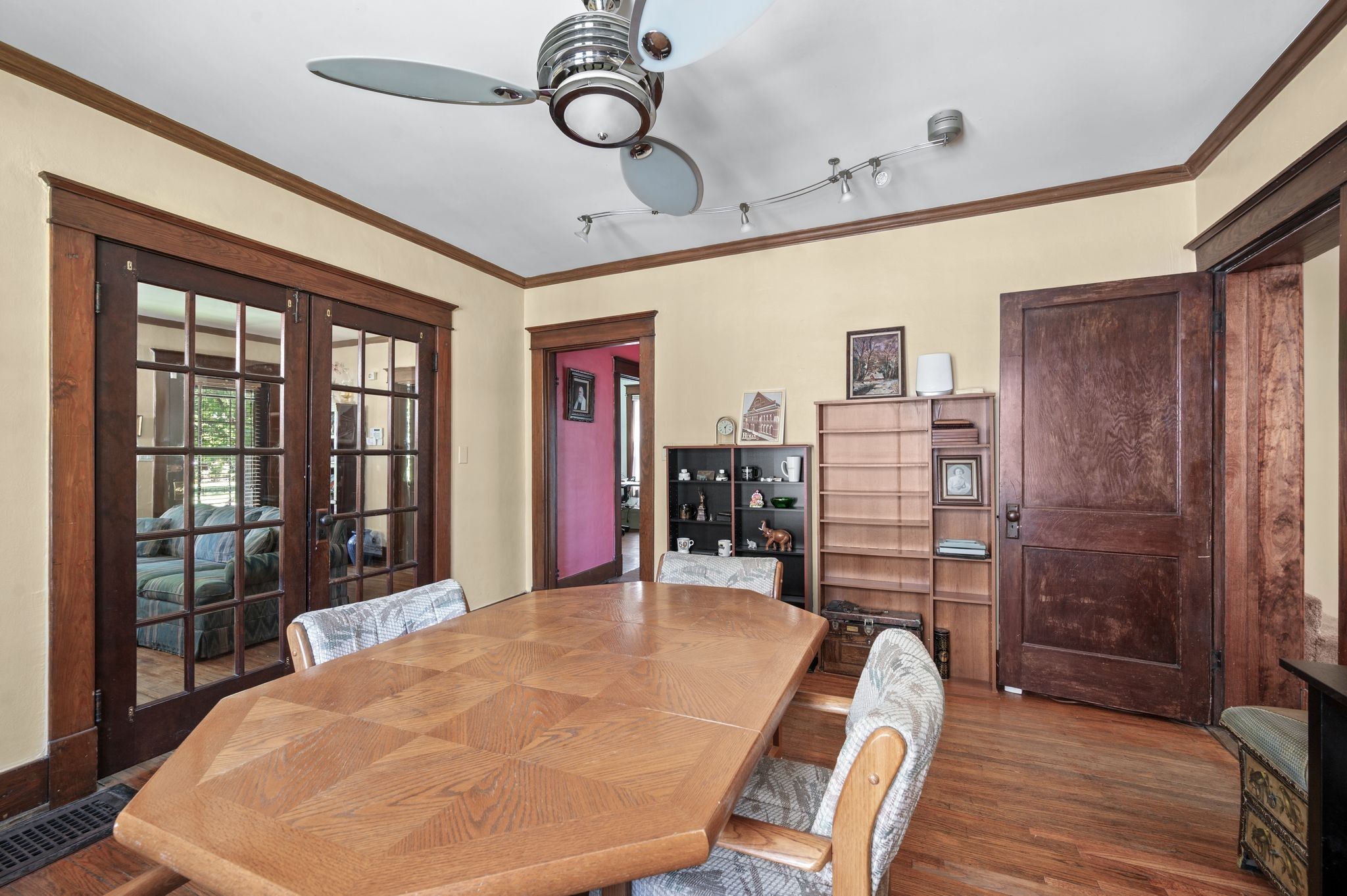 802 North 16th Street Nashville, TN 37206 - Photo 14 of 44 a view of a dining room with furniture