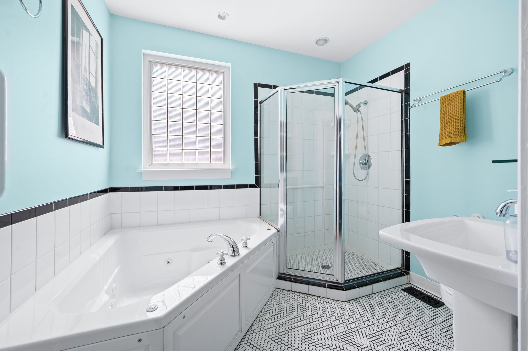 802 North 16th Street Nashville, TN 37206 - Photo 27 of 44 a bathroom with a tub a sink and shower