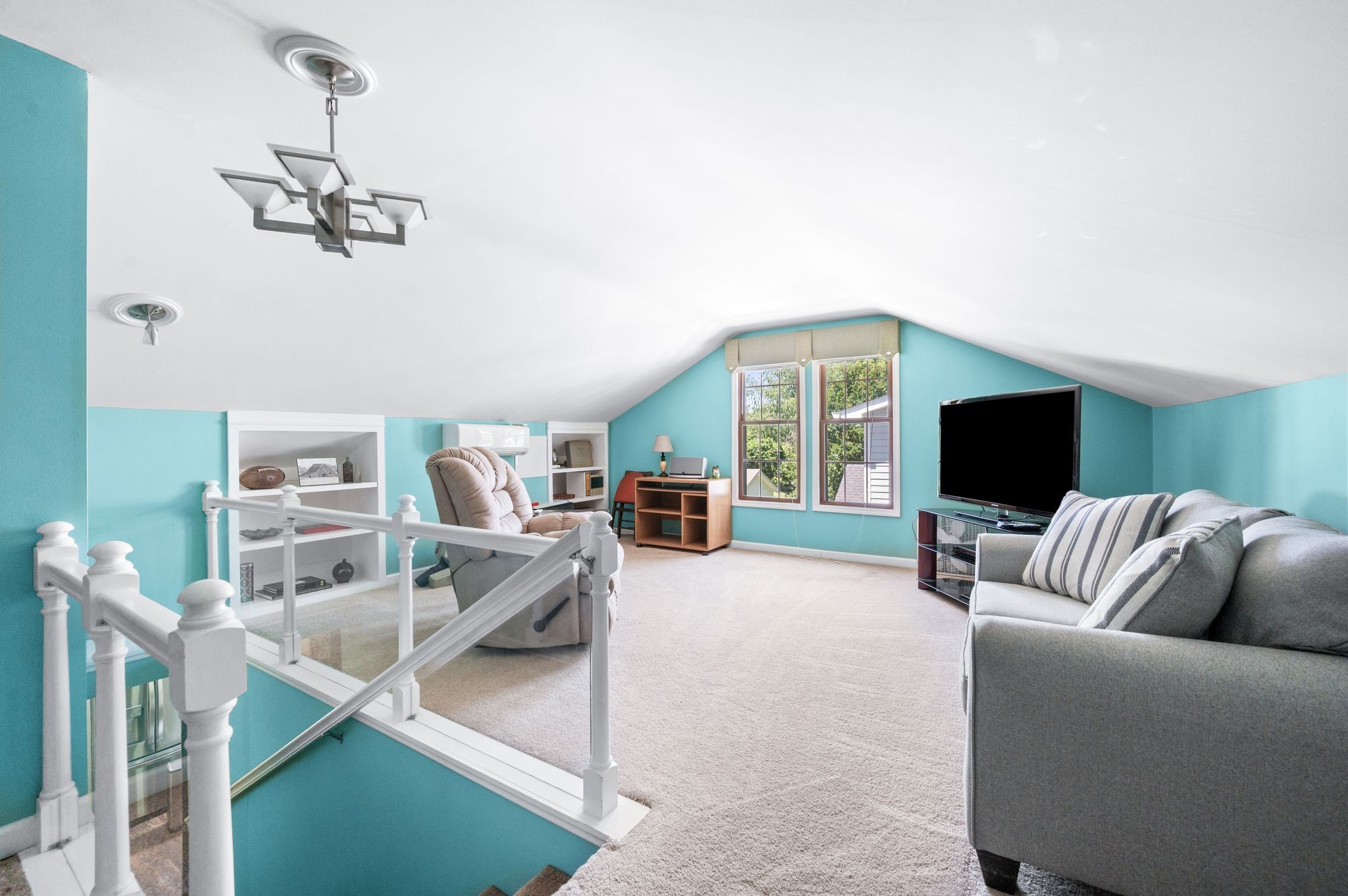 802 North 16th Street Nashville, TN 37206 - Photo 32 of 44 a living room with furniture