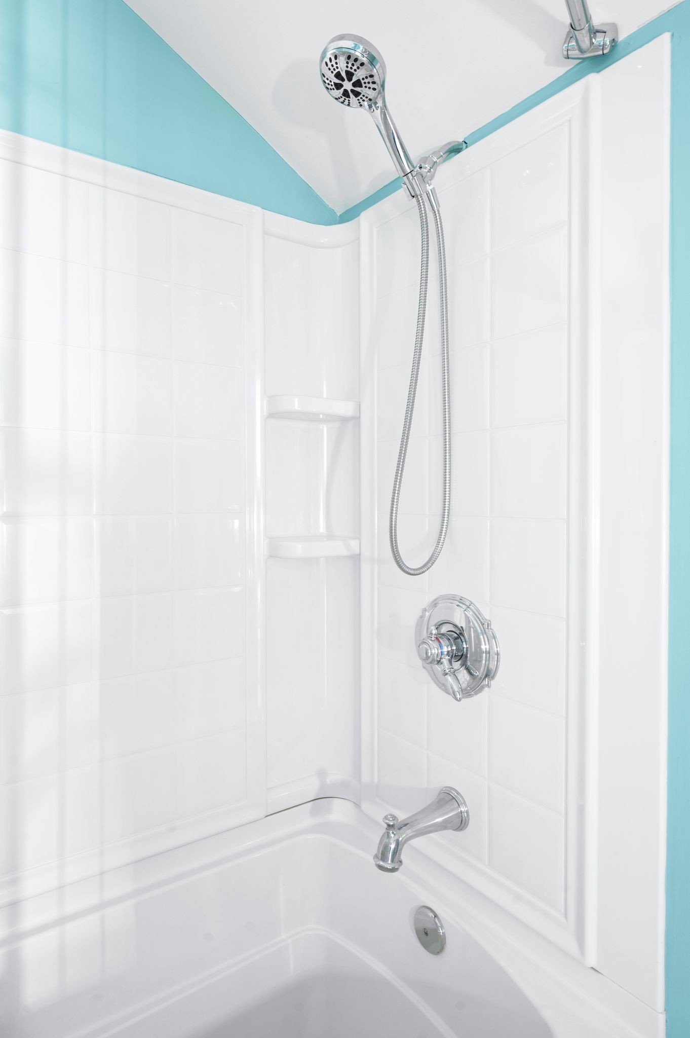 802 North 16th Street Nashville, TN 37206 - Photo 37 of 44 a bathroom with a bath tub and a shower