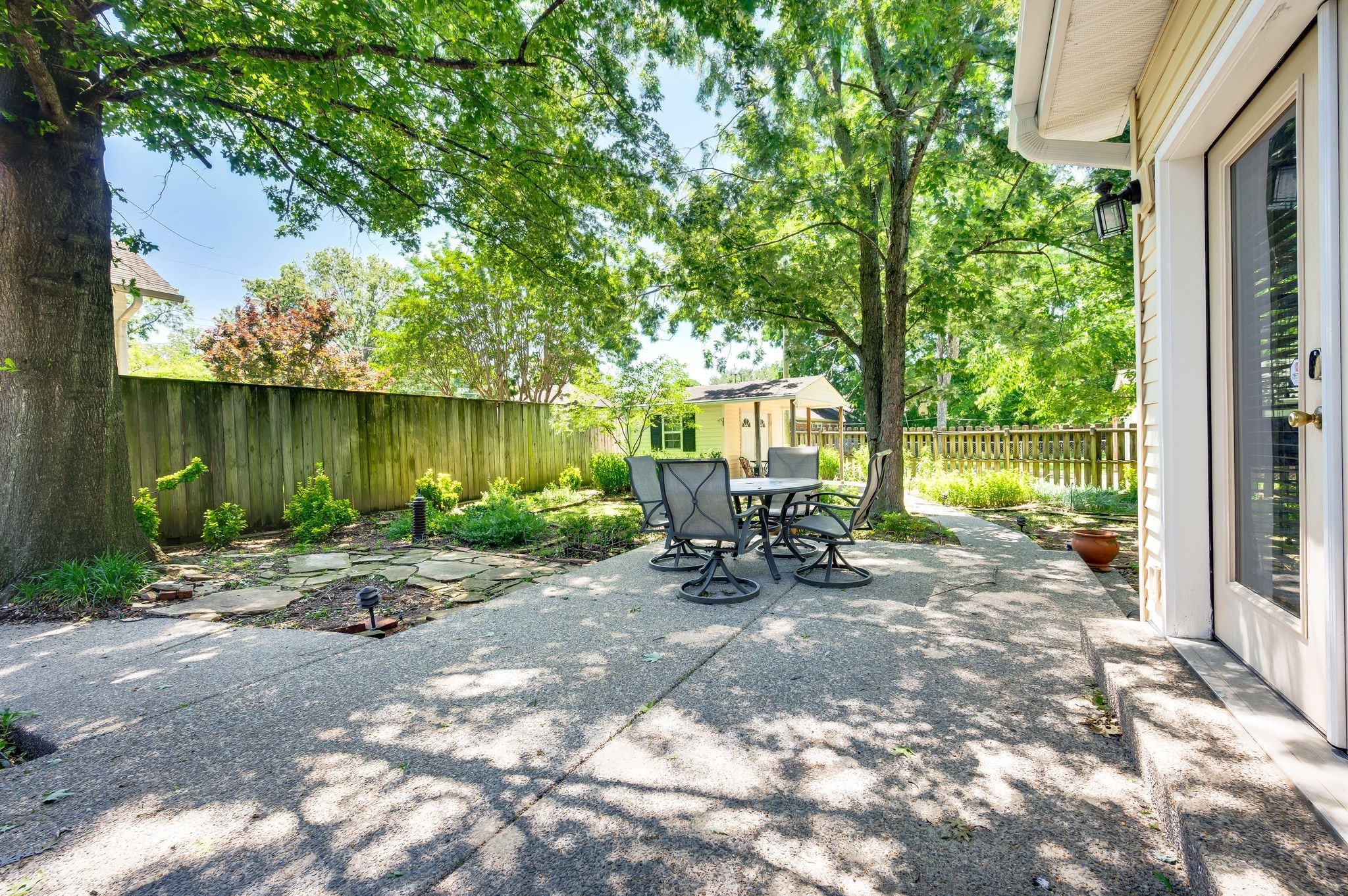 802 North 16th Street Nashville, TN 37206 - Photo 38 of 44 a view of a chair and table in backyard of the house