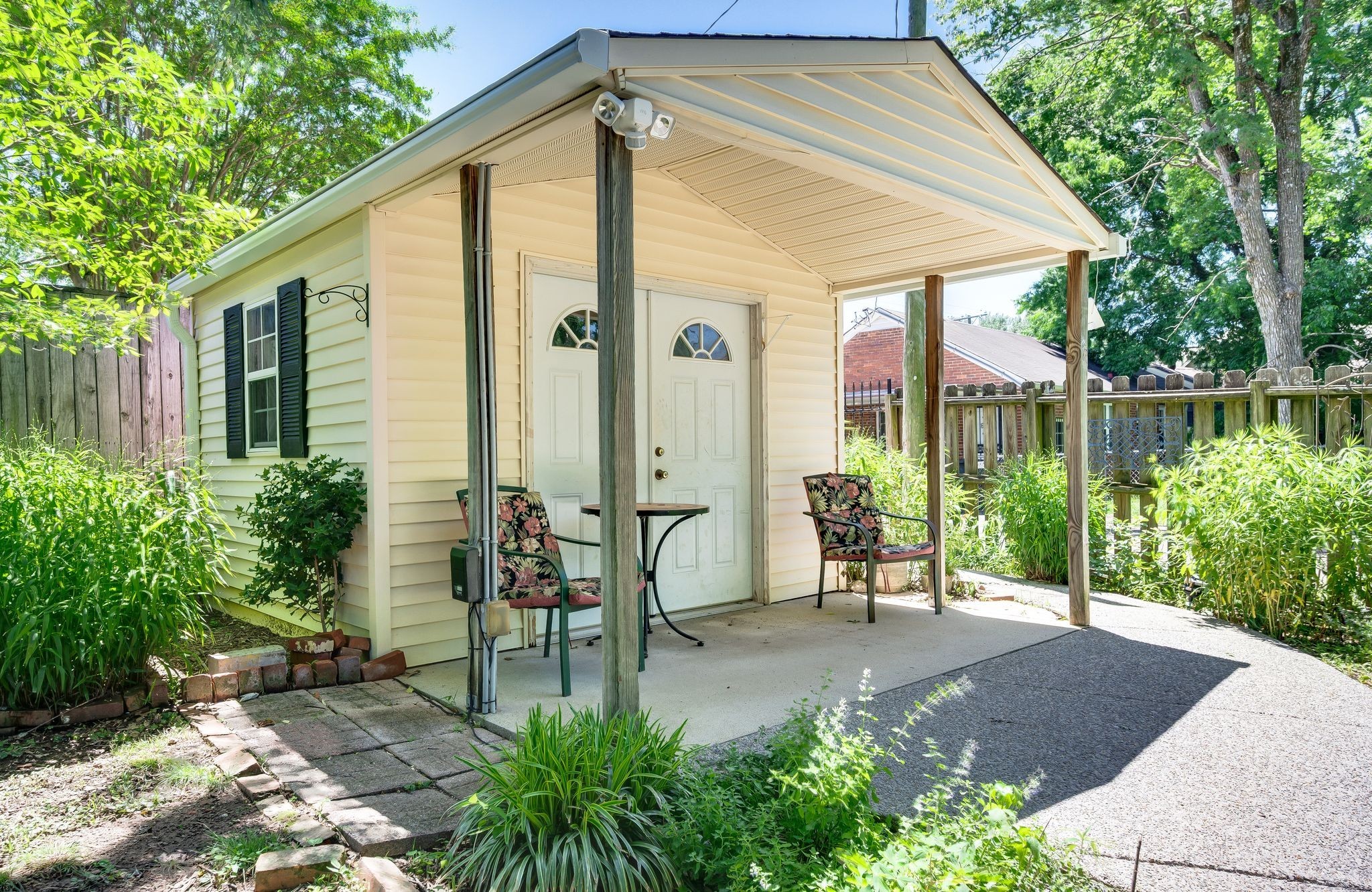 802 North 16th Street Nashville, TN 37206 - Photo 41 of 44 a patio with table and chairs