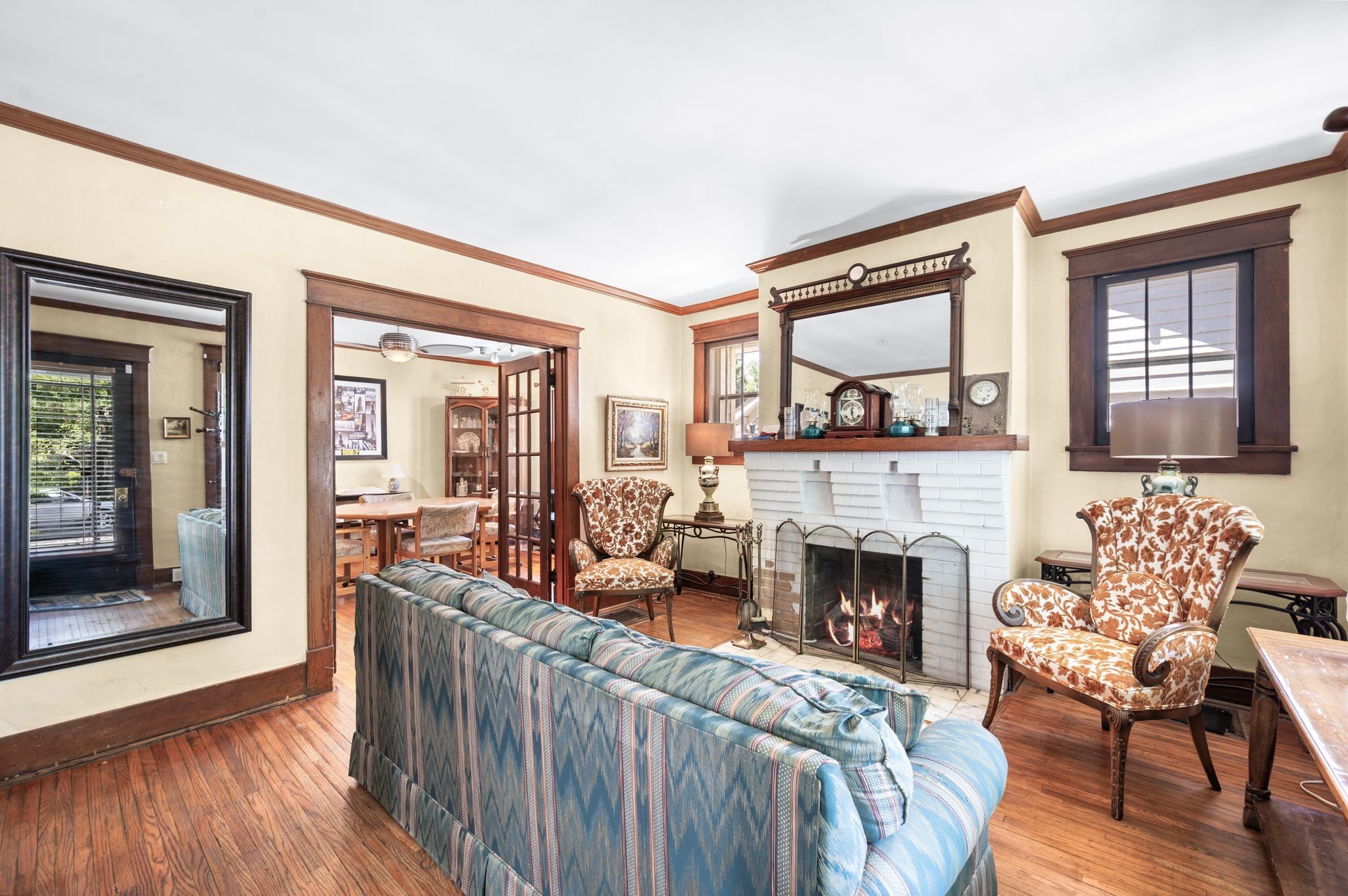 802 North 16th Street Nashville, TN 37206 - Photo 9 of 44 a living room with furniture fireplace and flat screen tv