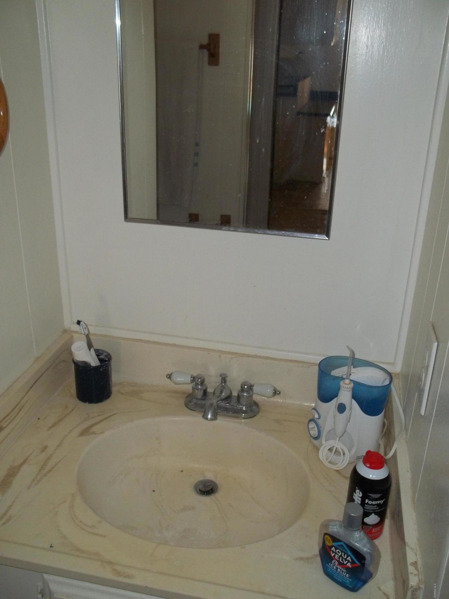 19370 Water Canyon Road Tehachapi, CA 93561 - Photo 12 of 38 a bathroom with a tub and sink