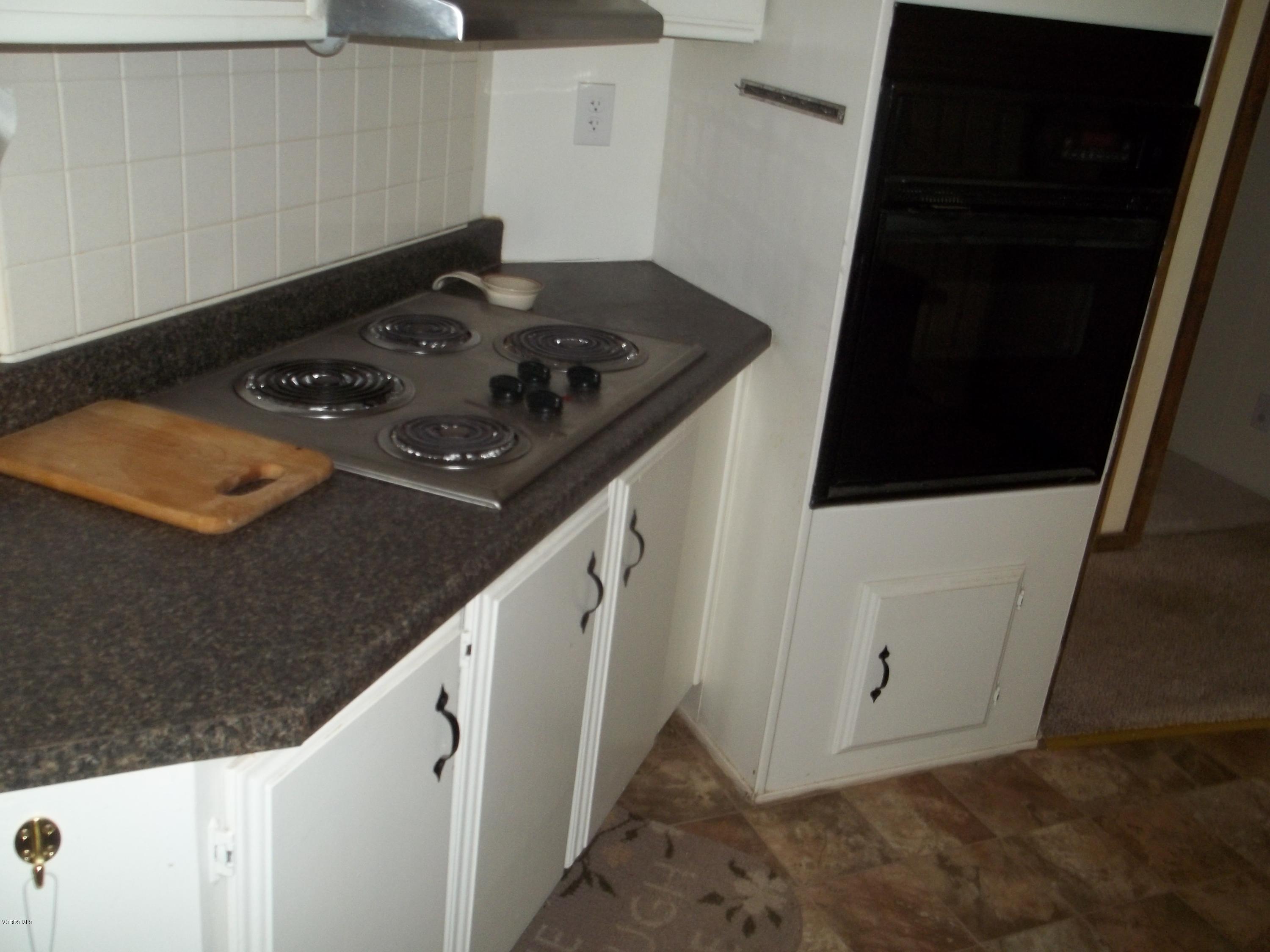 19370 Water Canyon Road Tehachapi, CA 93561 - Photo 25 of 38 a close view of stove top oven