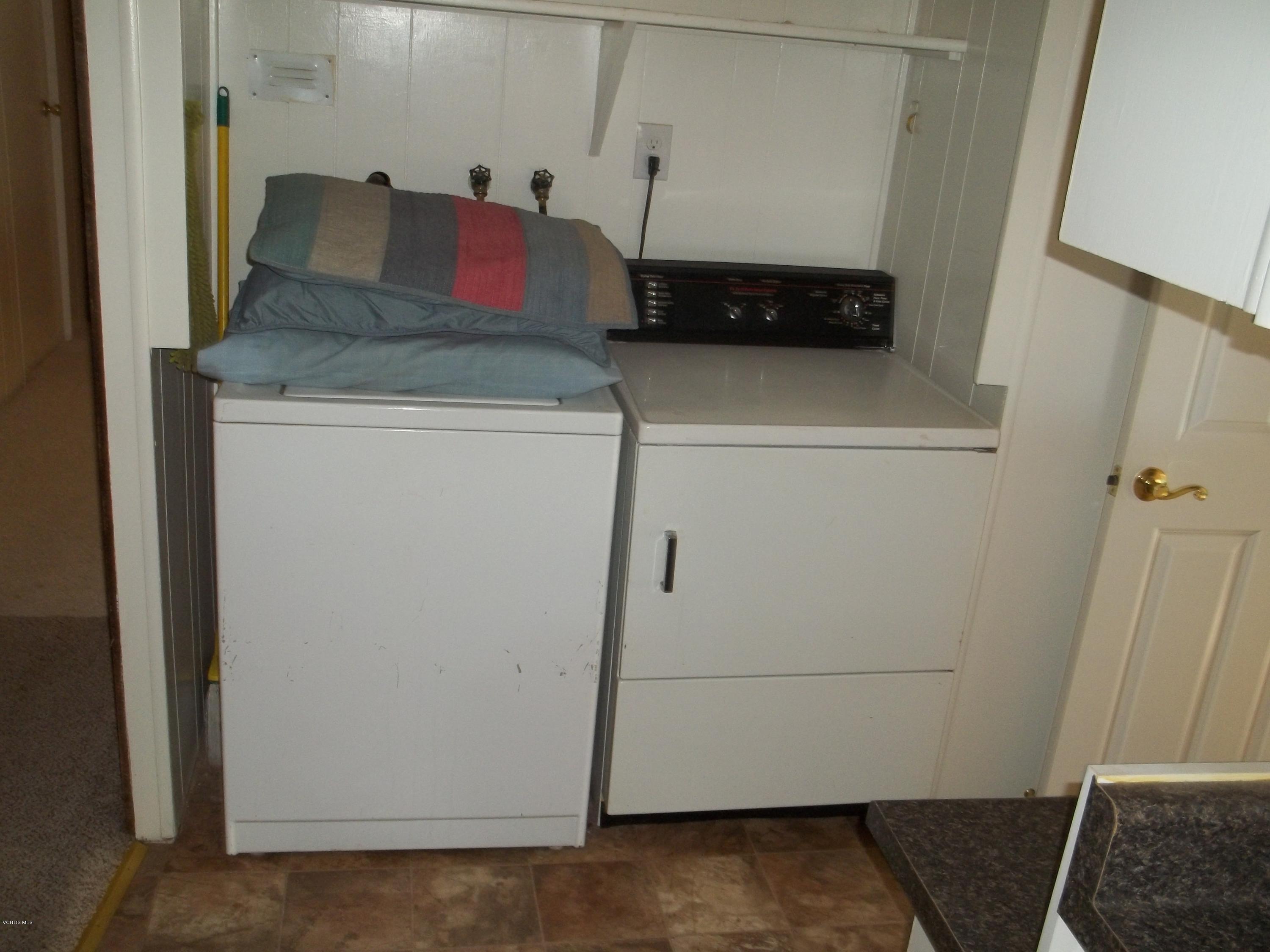 19370 Water Canyon Road Tehachapi, CA 93561 - Photo 26 of 38 a utility room with dryer and washer