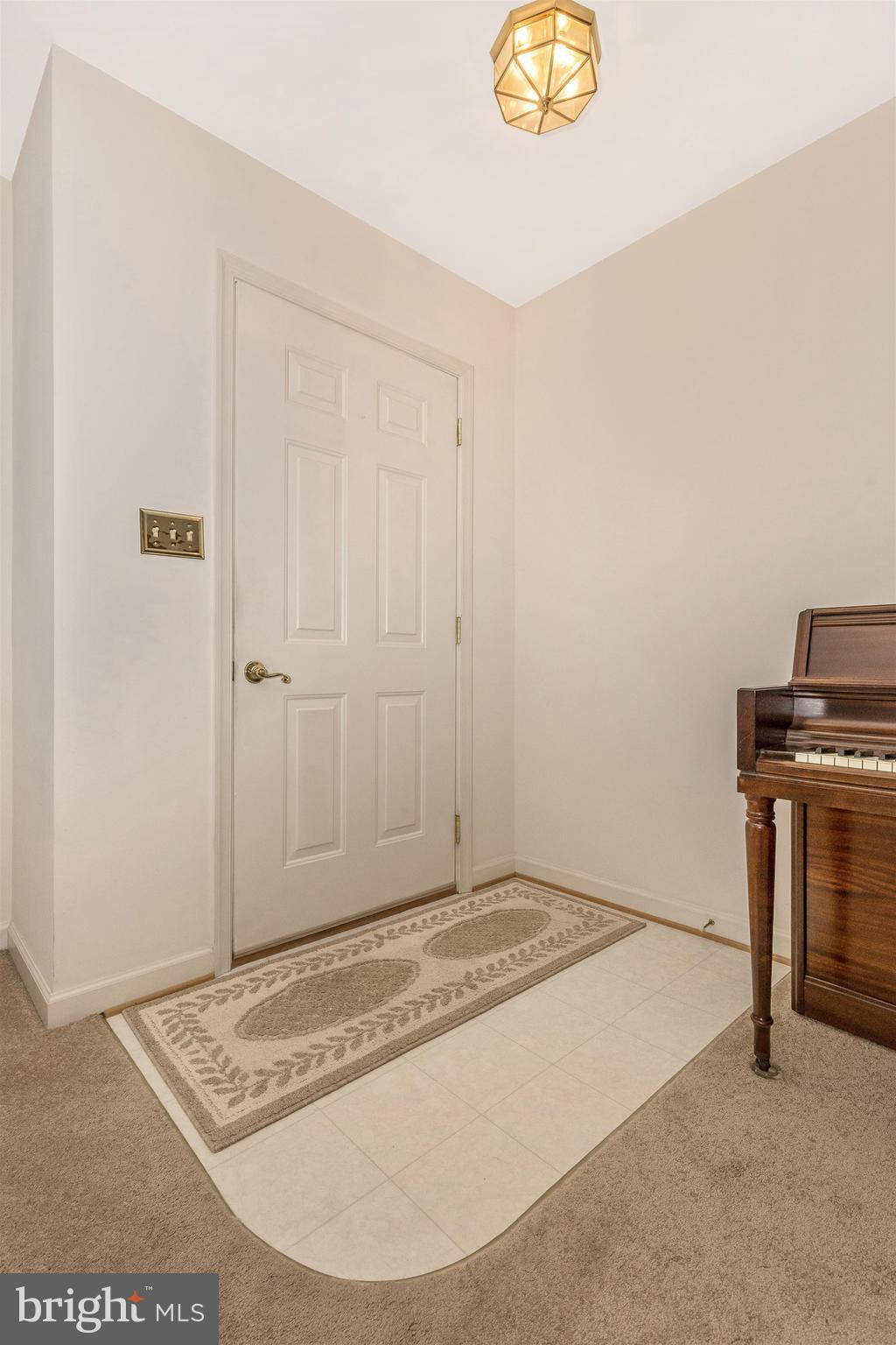 18014 Pin Oak Road Hagerstown, MD 21740 - Photo 3 of 51 Entry