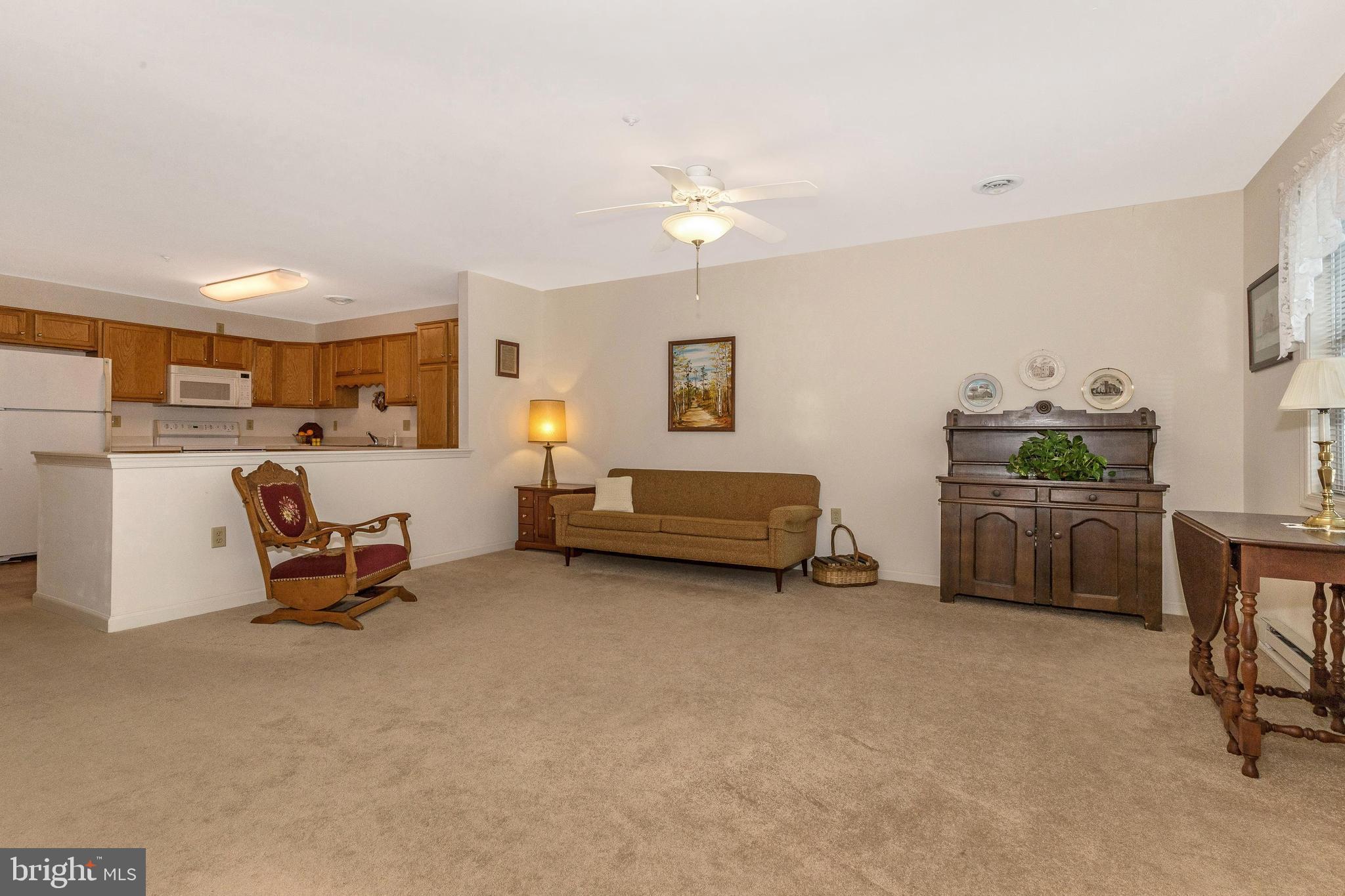 18014 Pin Oak Road Hagerstown, MD 21740 - Photo 4 of 51 Living Room