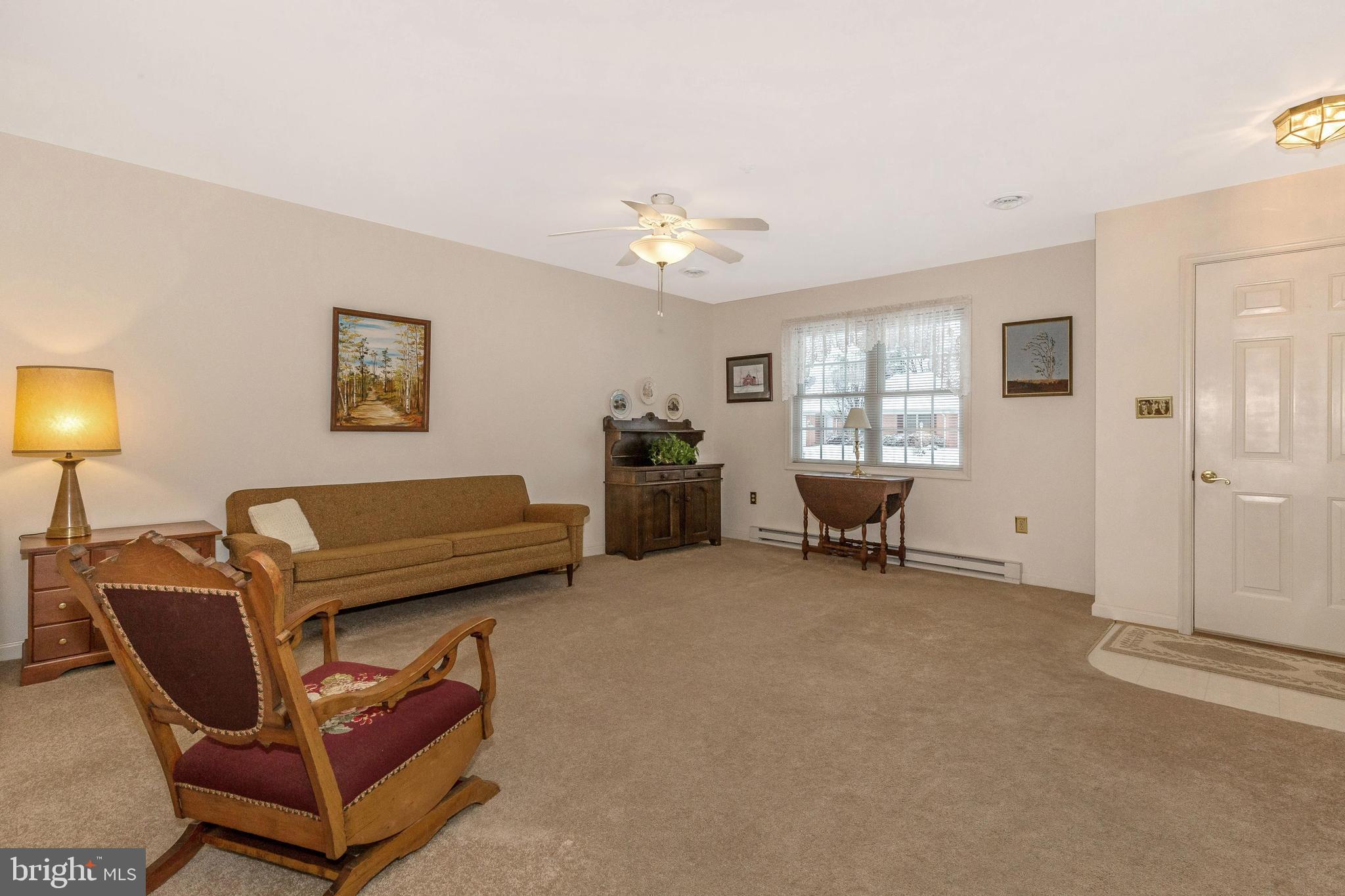 18014 Pin Oak Road Hagerstown, MD 21740 - Photo 6 of 51 Living Room