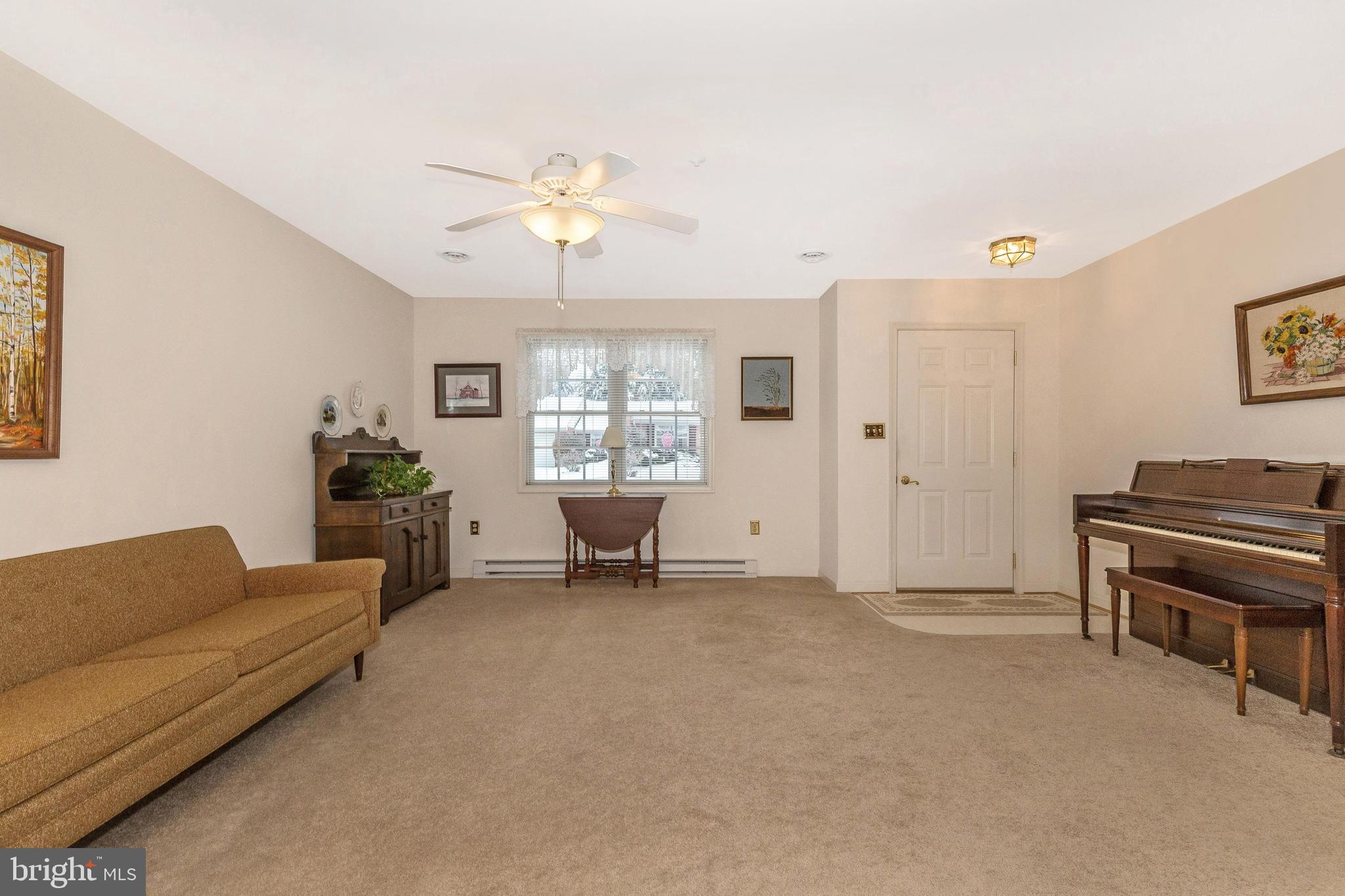 18014 Pin Oak Road Hagerstown, MD 21740 - Photo 8 of 51 Living Room