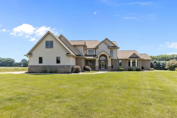 $899,900 | W7415 Ridgetop Drive, Neenah, WI 54956