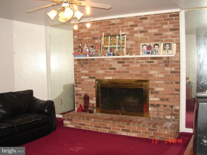4245 Camp Kaufmann Road Prince Frederick, MD 20678 - Photo 8 of 26 Living Room