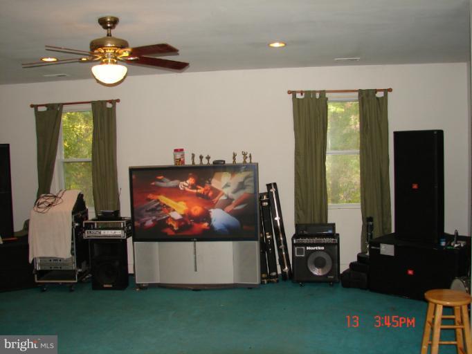 4245 Camp Kaufmann Road Prince Frederick, MD 20678 - Photo 10 of 26 Family Room