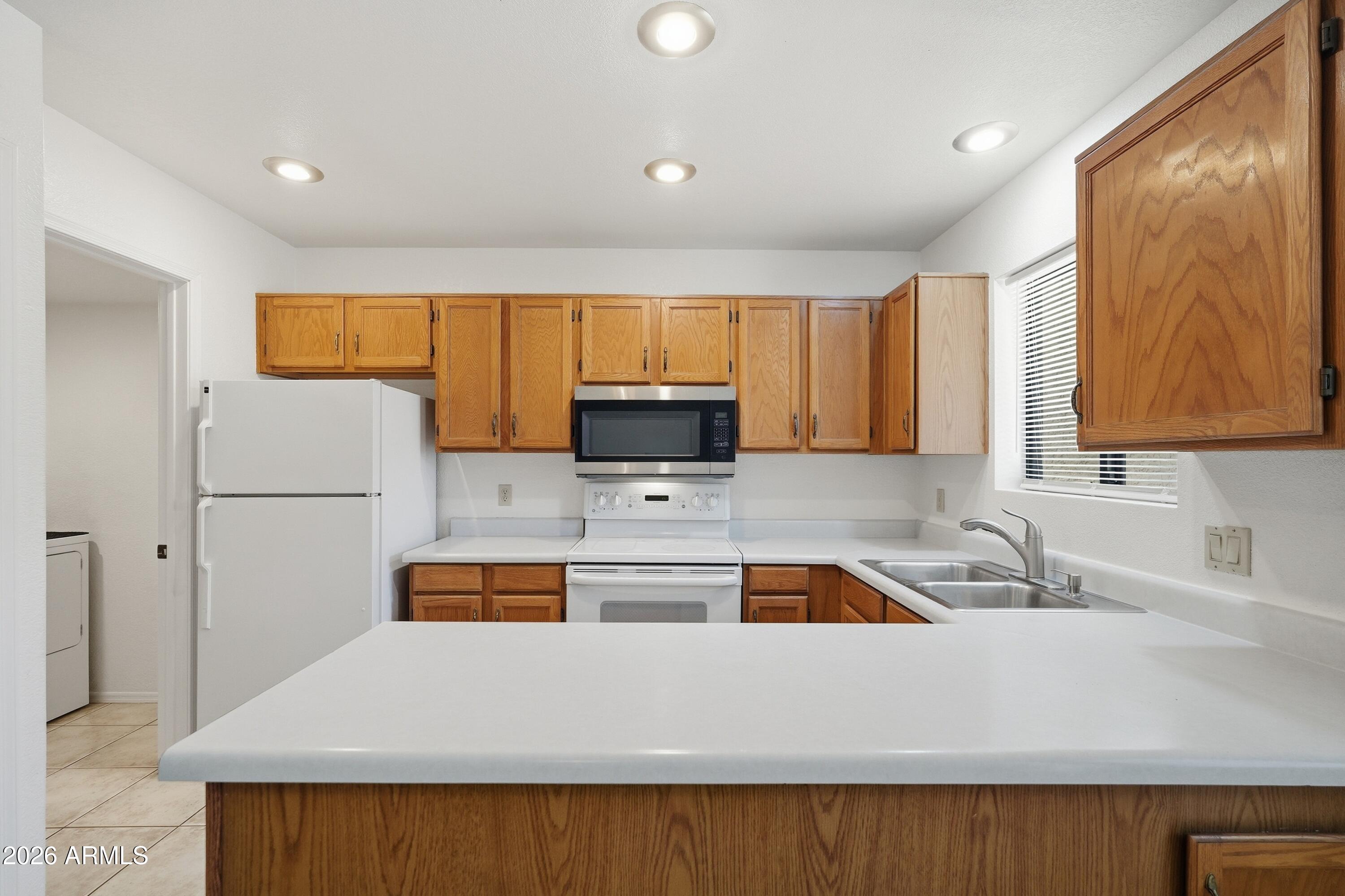 6262 East Brown Road, Unit 17 Mesa, AZ 85205 - Photo 8 of 37 Eat-in Kitchen