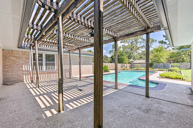 a view of a house with backyard and porch