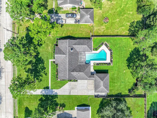 $560,000 | 803 Greenbriar Drive, Friendswood, TX 77546