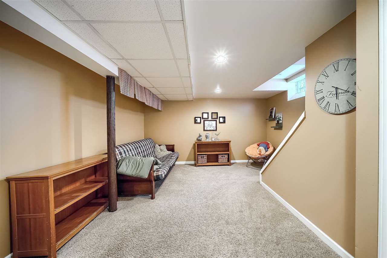 1861 Broadstone Road Grosse Pointe, MI 48236 - Photo 36 of 59 50065770-35.JPG
