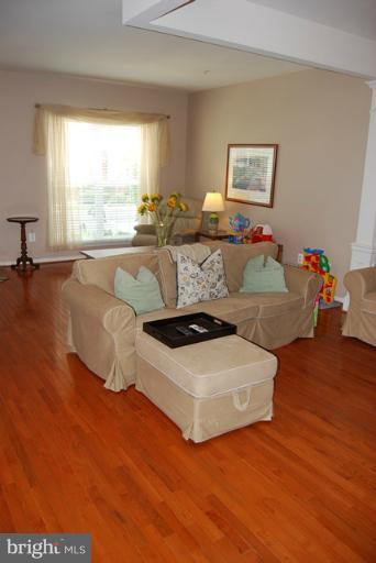 13921 Lullaby Road Germantown, MD 20874 - Photo 3 of 30 Living Room