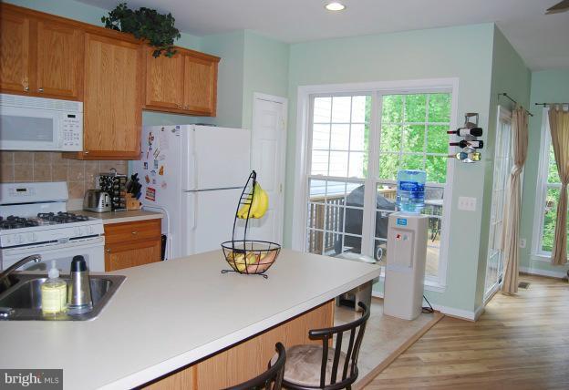 13921 Lullaby Road Germantown, MD 20874 - Photo 7 of 30 Kitchen