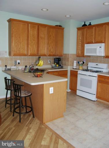 13921 Lullaby Road Germantown, MD 20874 - Photo 10 of 30 Kitchen