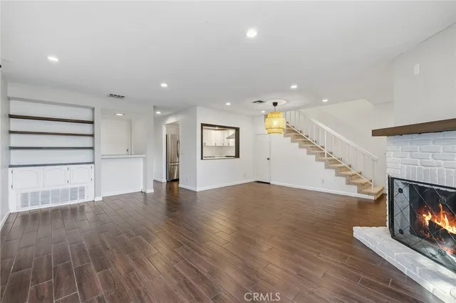 $599,900 | 7231 Balboa Boulevard, Unit A, Lake Balboa, CA 91406