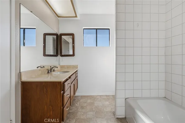 $599,900 | 7231 Balboa Boulevard, Unit A, Lake Balboa, CA 91406