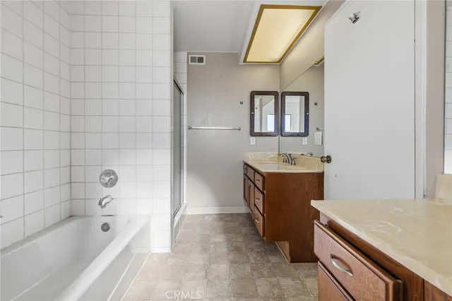 $599,900 | 7231 Balboa Boulevard, Unit A, Lake Balboa, CA 91406