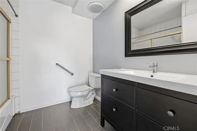 $599,900 | 7231 Balboa Boulevard, Unit A, Lake Balboa, CA 91406