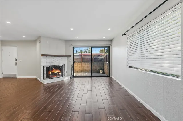 $599,900 | 7231 Balboa Boulevard, Unit A, Lake Balboa, CA 91406