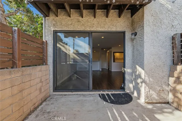 $599,900 | 7231 Balboa Boulevard, Unit A, Lake Balboa, CA 91406