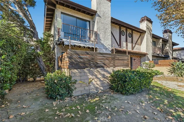 $599,900 | 7231 Balboa Boulevard, Unit A, Lake Balboa, CA 91406