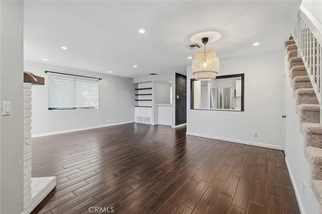 $599,900 | 7231 Balboa Boulevard, Unit A, Lake Balboa, CA 91406