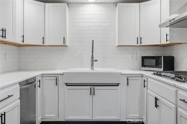 $599,900 | 7231 Balboa Boulevard, Unit A, Lake Balboa, CA 91406