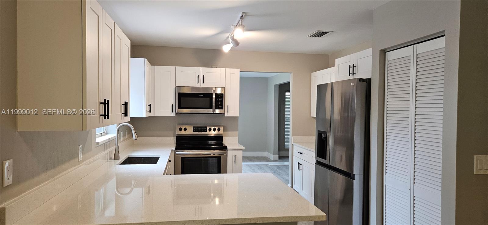 4020 Sabal Lakes Road Delray Beach, FL 33445 - Photo 11 of 40