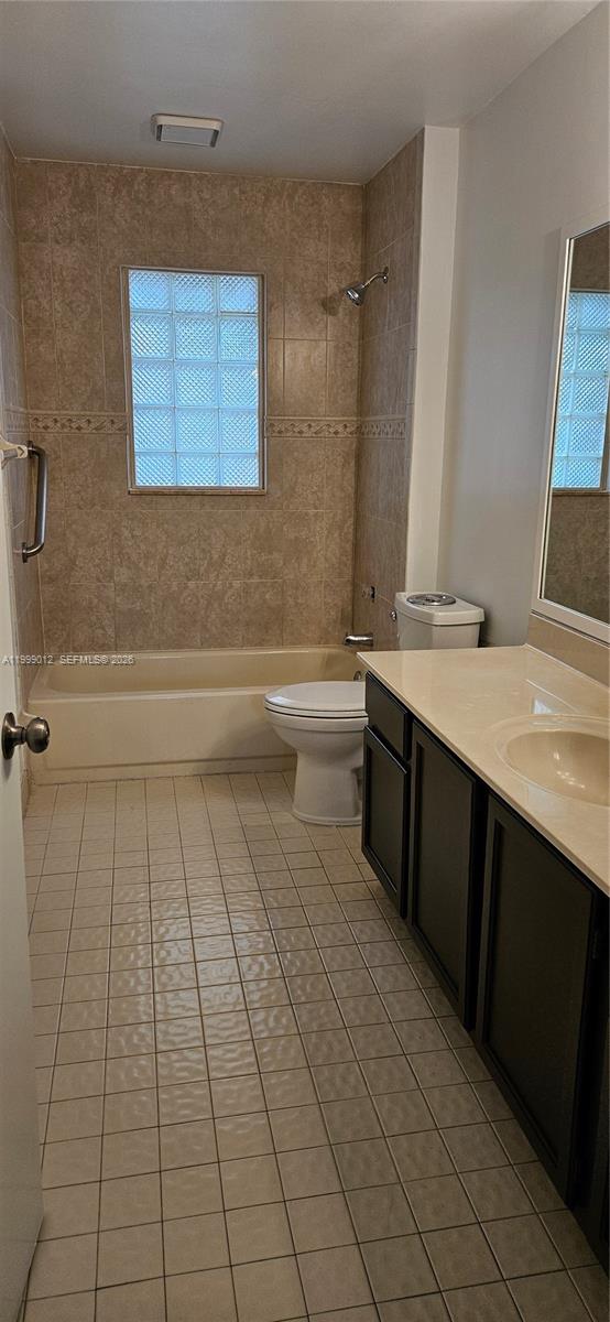 4020 Sabal Lakes Road Delray Beach, FL 33445 - Photo 34 of 40 2nd Bathroom