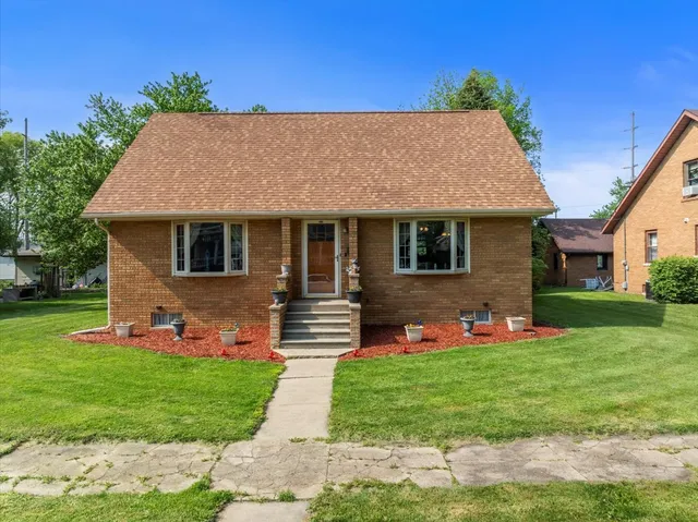 $185,000 | 304 West Elm Street, Fairbury, IL 61739