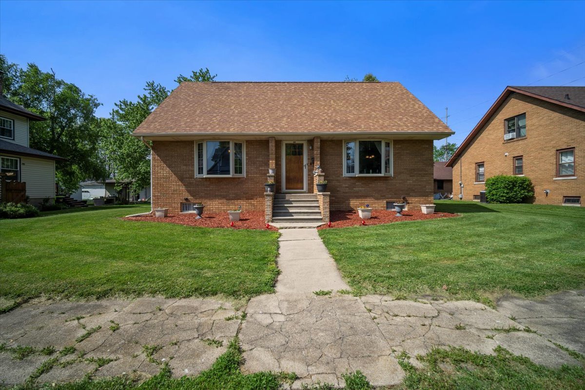 304 West Elm Street Fairbury, IL 61739 - Photo 4 of 38