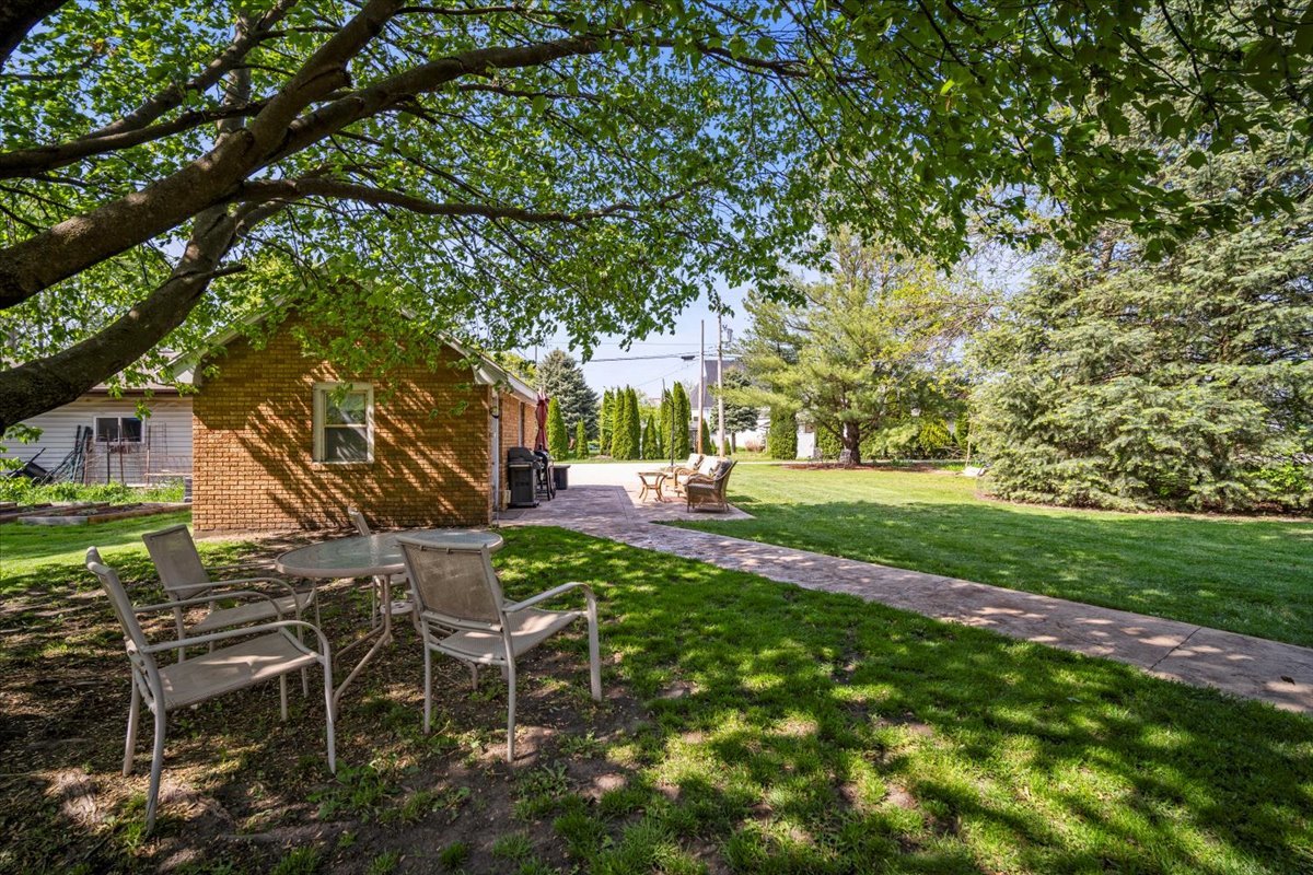 304 West Elm Street Fairbury, IL 61739 - Photo 7 of 38