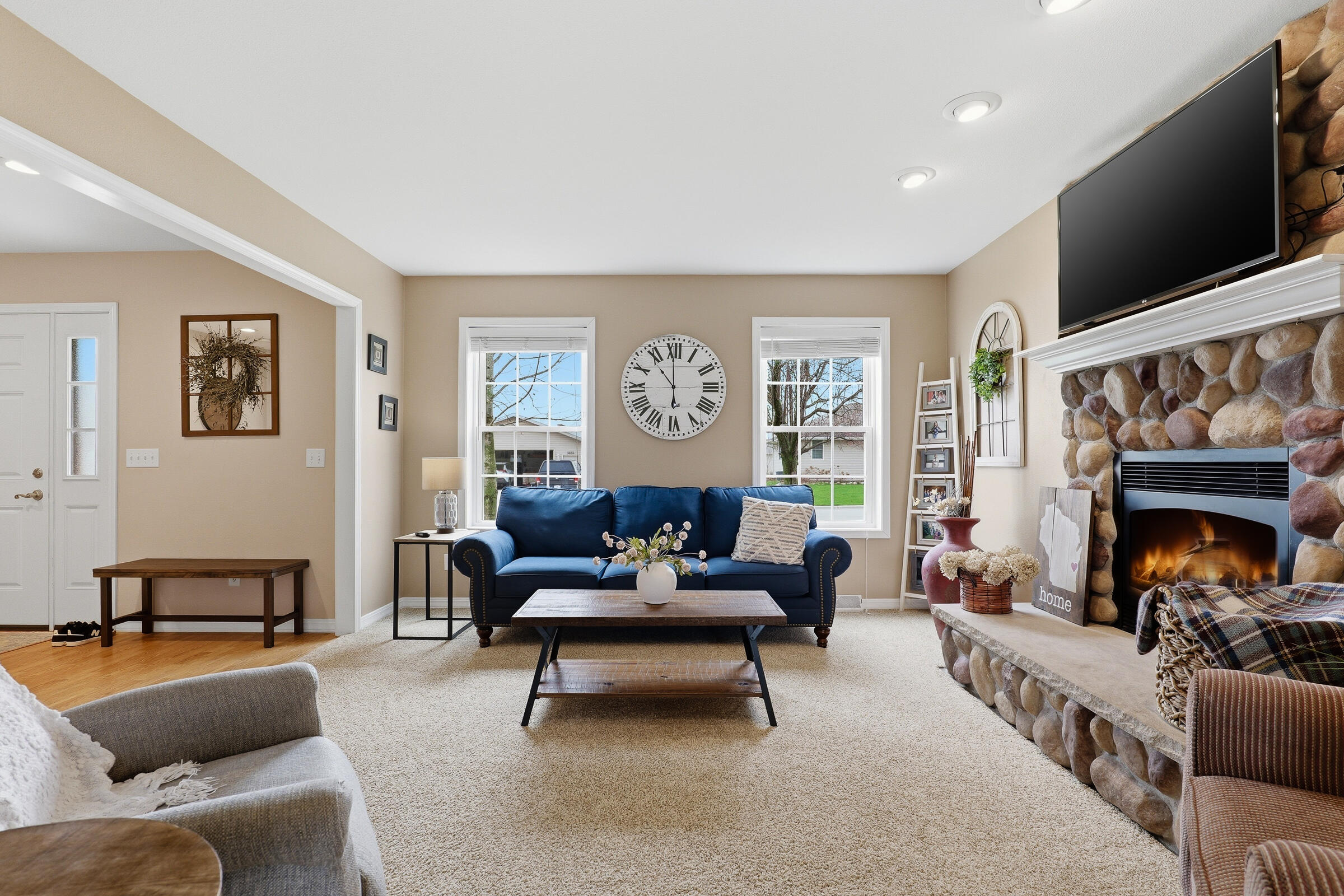 1600 Falcon Way Sheboygan Falls, WI 53085 - Photo 8 of 45 LivingRoom