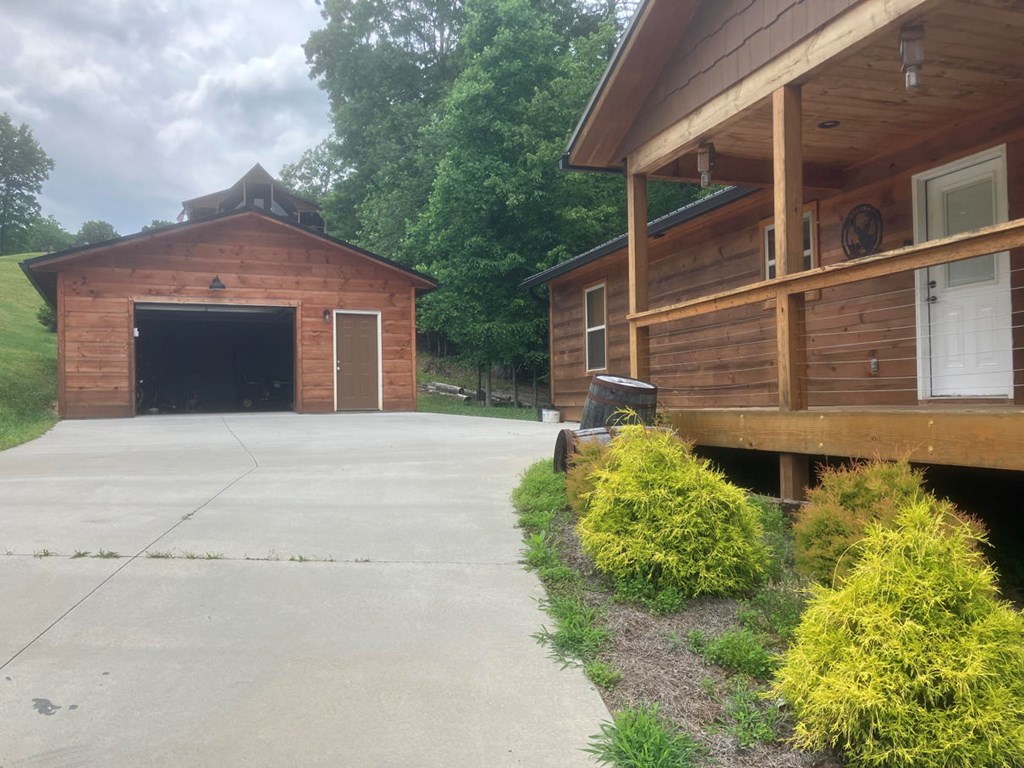 86 Point Overlook Trail Murphy, NC 28906 - Photo 23 of 36 Driveway