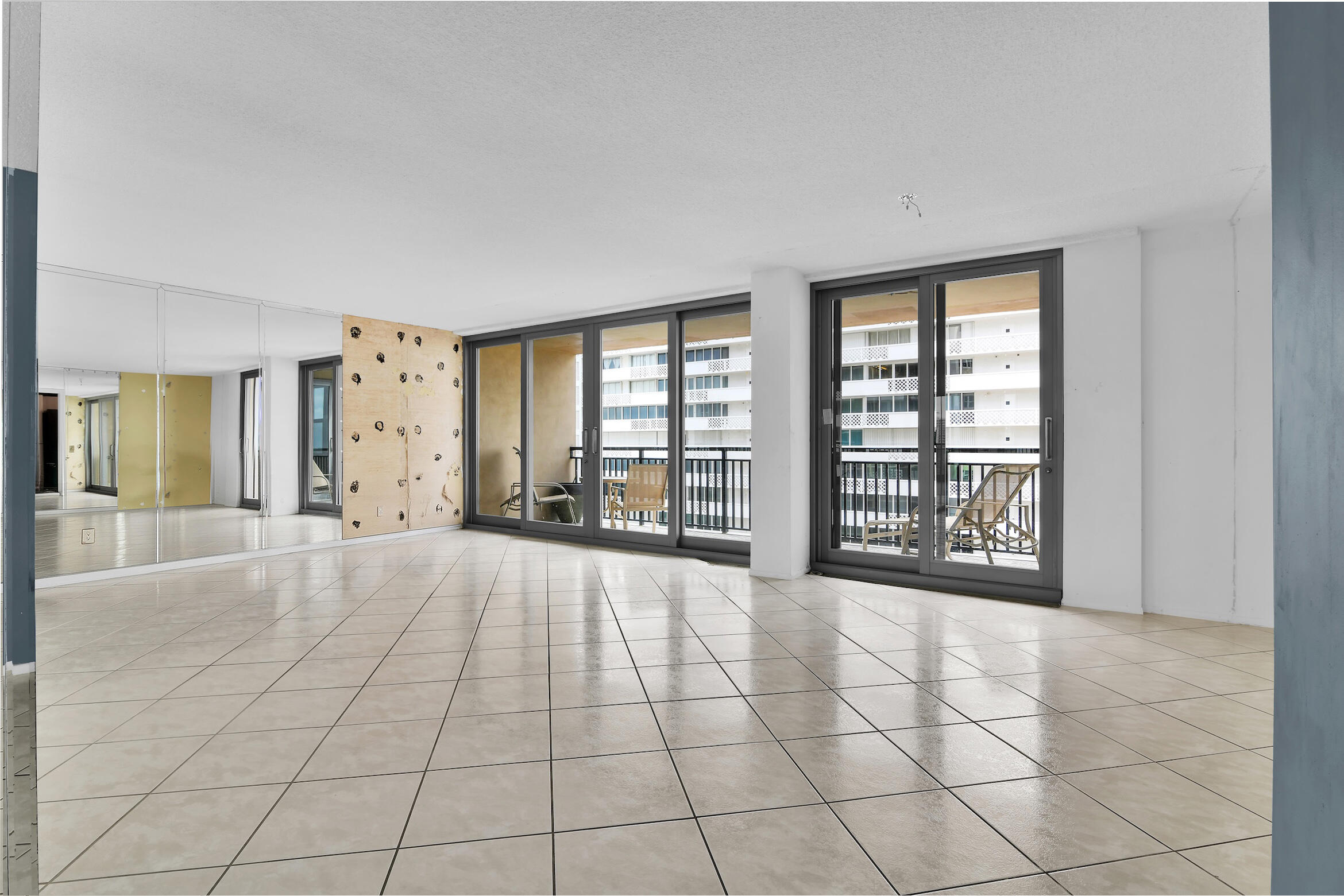 1180 South Ocean Boulevard, Unit 8E Boca Raton, FL 33432 - Photo 7 of 48 Living Room